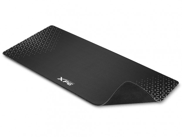 正確な操作ができる高品位マイクロファイバー採用の大判マウスパッドが