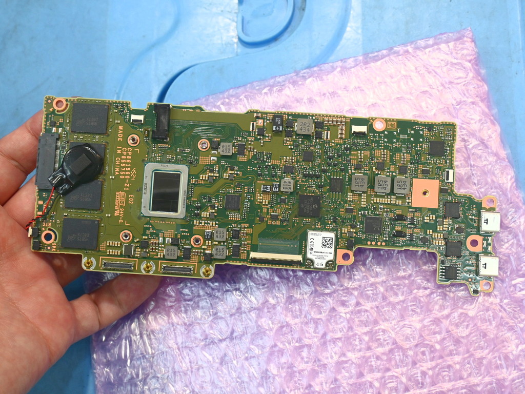 アキバ取材班) 2025年春モデル用？ミニサイズのCore Ultra 5搭載ノート