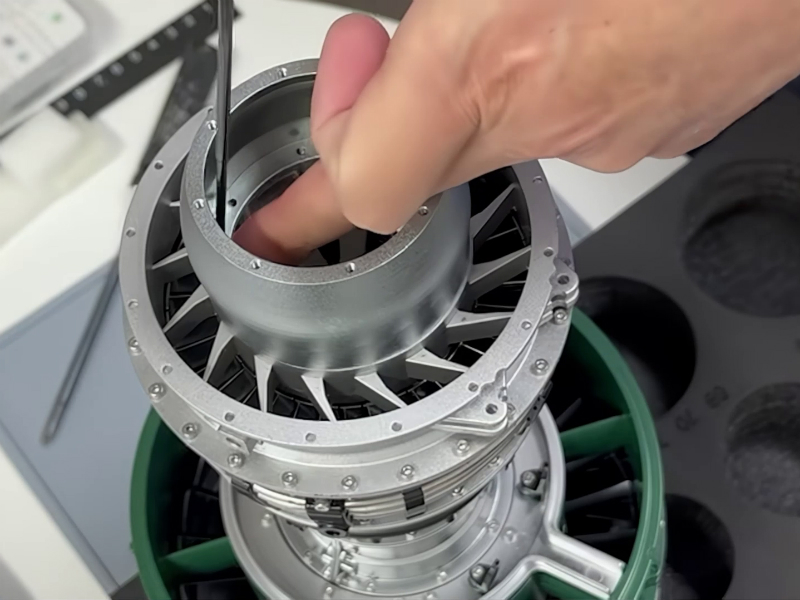 次に来るモノ) パーツ総数は1,000個以上！航空機のターボファン