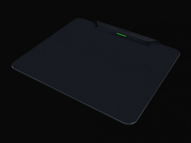 ゲーミングマウスを置くだけで充電できるマウスパッド「Razer HyperFlux V2」発売