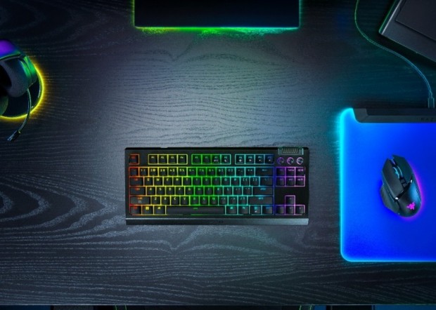 Razer、ホットスワップ対応＆最大980時間稼働の「BlackWidow V4 Tenkeyless HyperSpeed」