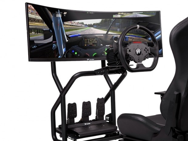 Thermaltake、高精度ホイールとペダルのセット「G6 Direct Drive Racing Wheel with Pedals Bundle」