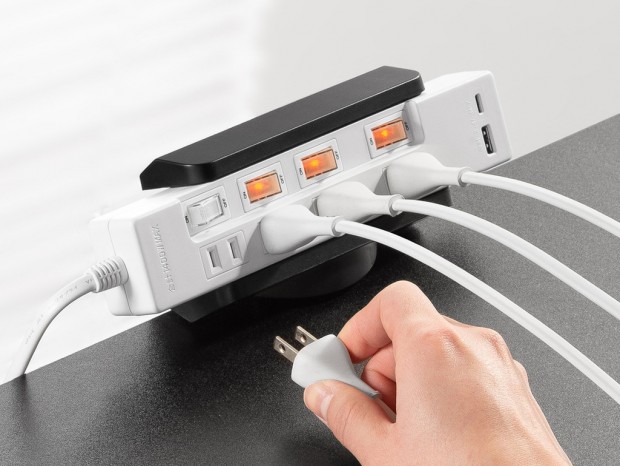 サンワサプライ、卓上に電源タップをガッチリ固定できるクランプ式ホルダー