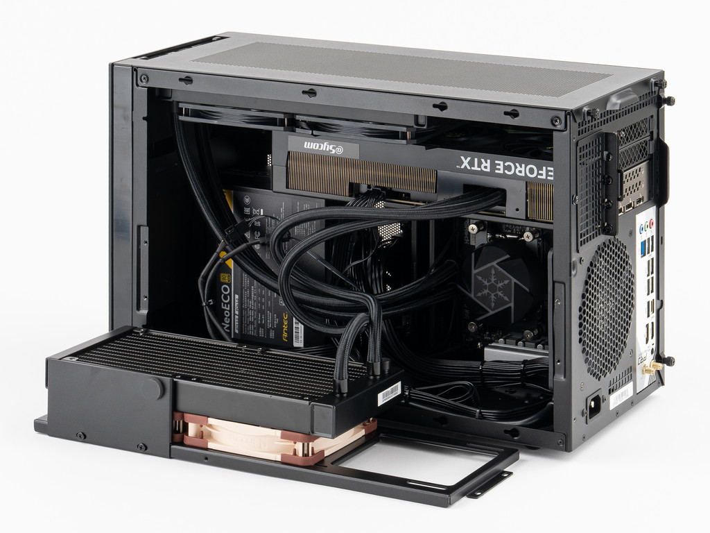 小型ケースにデュアル水冷を詰め込む。サイコム「Lepton Hydro WSB850A