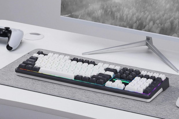 カスタムスイッチと5層フォーム採用、トライモード接続のメカニカルキーボードがRedragonから