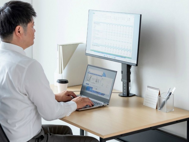 省スペースに設置できるモニタースタンドがサンワサプライから