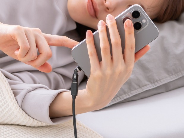 サンワサプライ、USB Type-Cケーブルを全方位回転可能にする540°回転アダプタ