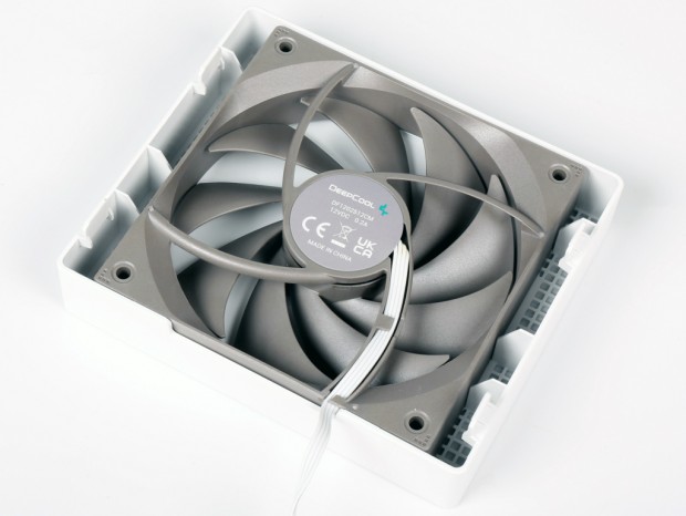 TDP300Wを冷やし切る！ベイパーチャンバー採用の白いハイエンド空冷