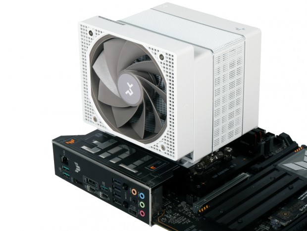 TDP300Wを冷やし切る！ベイパーチャンバー採用の白いハイエンド空冷