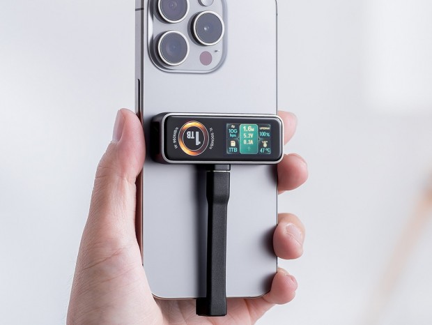 ステータス画面に5つの情報を表示するスマートフォン用SSDがサンワダイレクトから