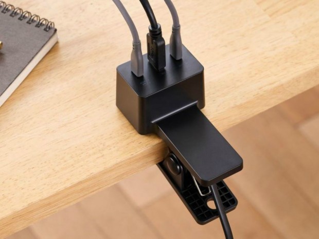 テーブルやベッドに挟んで使えるクリップ固定式USB充電器がエレコムから