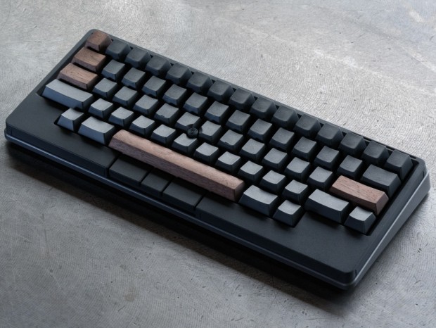 PFU、職人が手作業で仕上げた「木製キートップセット for HHKB Studio