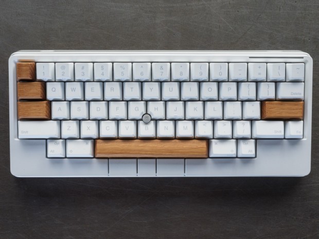 PFU、職人が手作業で仕上げた「木製キートップセット for HHKB Studio