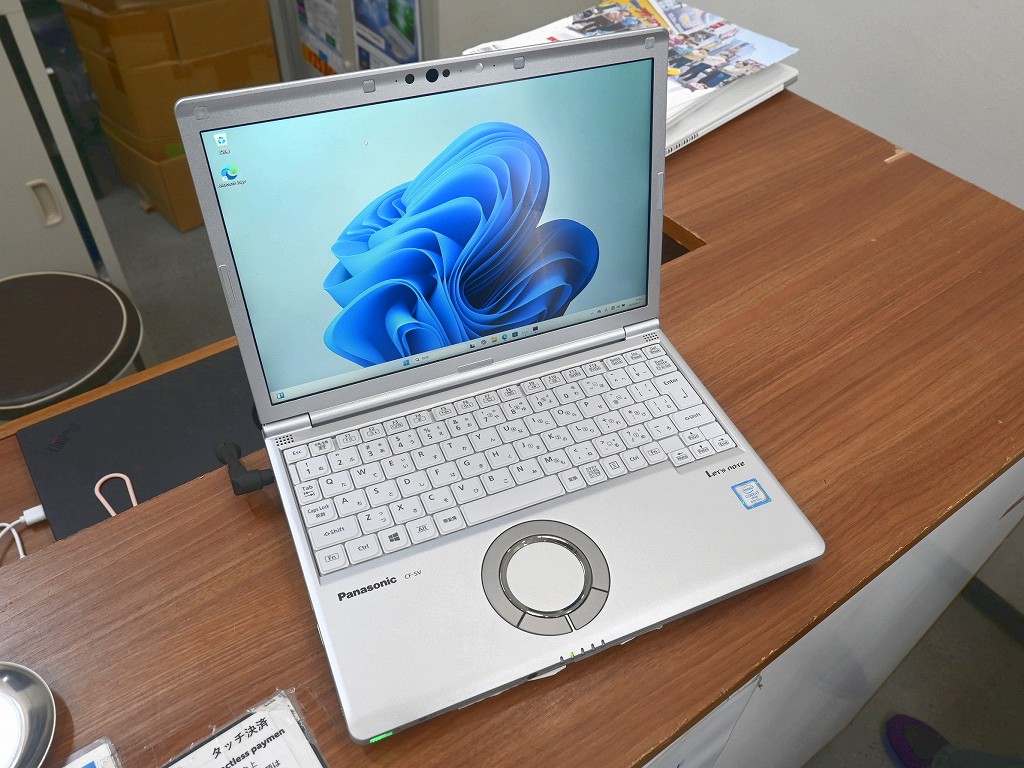 第8世代i7＆SSD/メモリ16GB✨LTE対応 カメラ付き✨薄型・軽量 第8世代i7＆SSD/メモリ16GB✨LTE対応 カメラ付き✨薄型・軽量