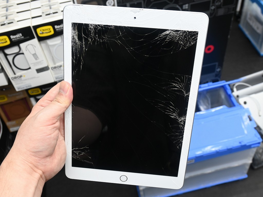 お買い得中古品情報) 換装すれば劇的復活？液晶割れiPadを通常