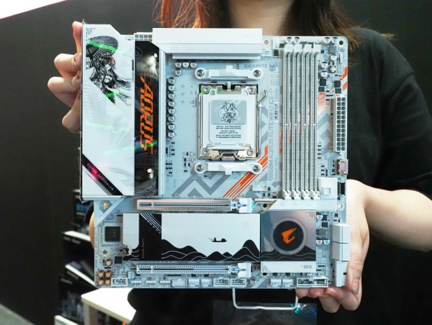 GIGABYTE、「神鷹凛」デザインのAMD B850 MicroATXマザーボード14日