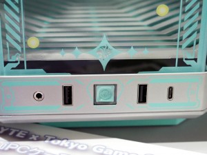 HYTE Y70 Firefly Limited Edition