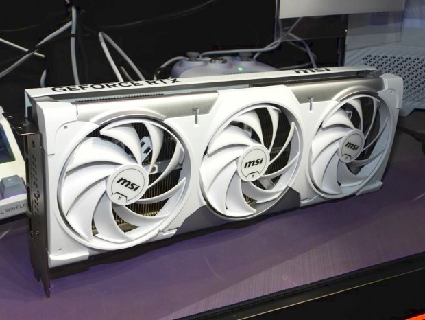 アキバ取材班) MSI初の“ケーブル隠し機構”を備えた数量限定品のGeForce