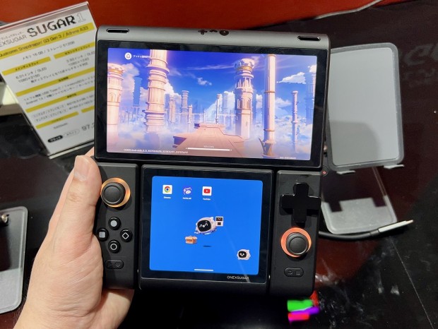 TGS2025) ガチャガチャ変形が楽しい2画面ハンドヘルドゲーム機