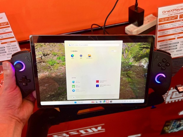 TGS2025) ガチャガチャ変形が楽しい2画面ハンドヘルドゲーム機「SUGAR1