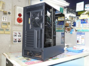 モスフィ オーダーメイドPC アキバ取材班) グラフィックスカード冷却に特化したミドルタワー