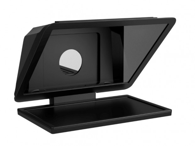 遠くからでも文字が見やすい。15.6型液晶採用の大型テレプロンプター