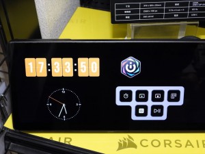 「XENEON EDGE 14.5”LCD Touchscreen」展示