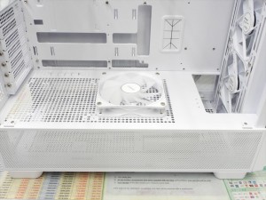 Antec「FLUX」