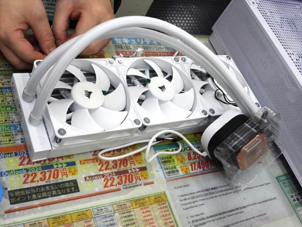 「NAUTILUS 360 RS LCD White」