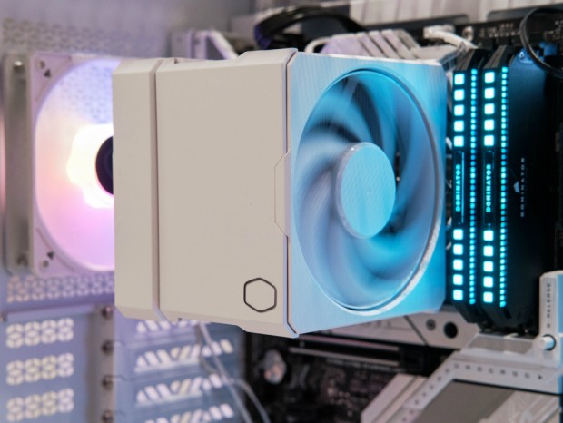 特許ヒートパイプ採用デュアルファンサイドフロー、Cooler Master