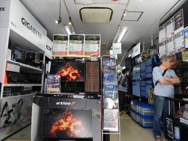 パソコンSHOPアークの店内