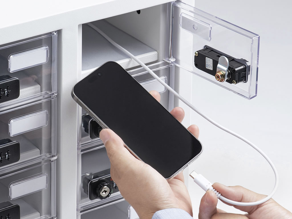 10台のスマホに対応する個別管理用スマートフォン保管庫が