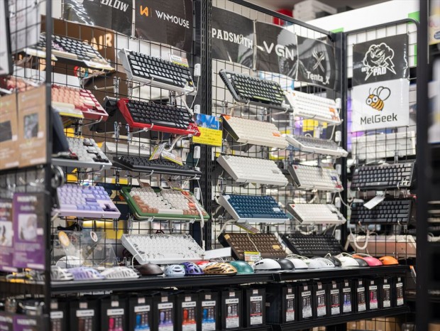 「ゲーミングデバイス」コーナ