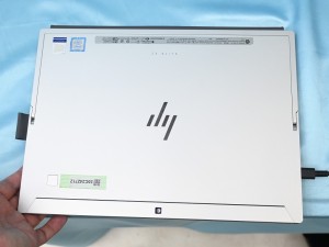 お買い得中古品情報) 3K液晶搭載でLTE対応のキーボード付き2-in-1