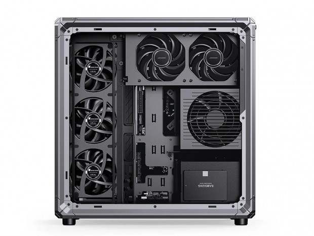 多数のファンを搭載可、マザーボード上部スリットに排熱機構も備えた