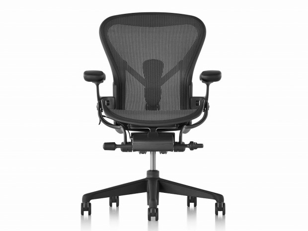 (今日のお買い得) 高級オフィスチェアの定番モデル「アーロンチェア リマスタード」が6.6万円引きでセール中