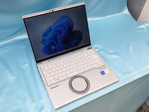 お買い得中古品情報) 第11世代i5や2Kタッチ液晶搭載、LTEも対応の