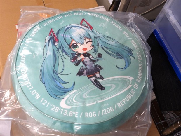 「ROG × 初音ミクエディション」発売