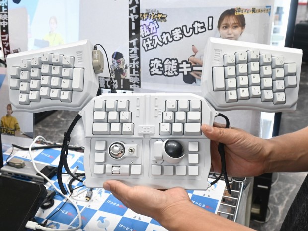 お買い得品情報) 変形して手持ちで使える？人類には早すぎた変態