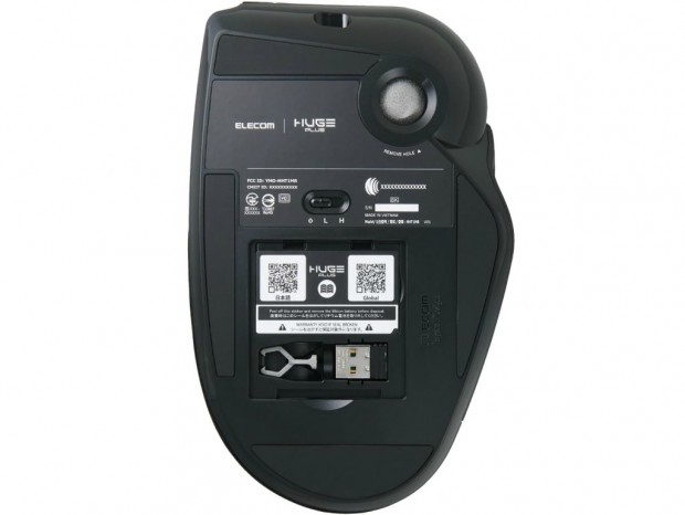 ボールがなめらかに回転する高性能ベアリング採用大玉トラックボール