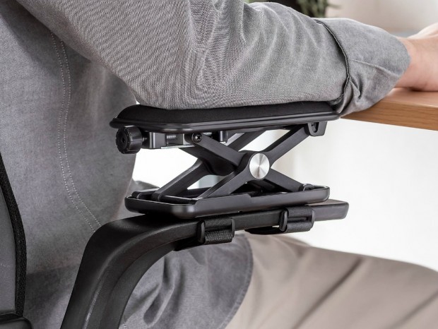 使い慣れたチェアに後付けできる高さ調整対応アームレストがサンワダイレクトから