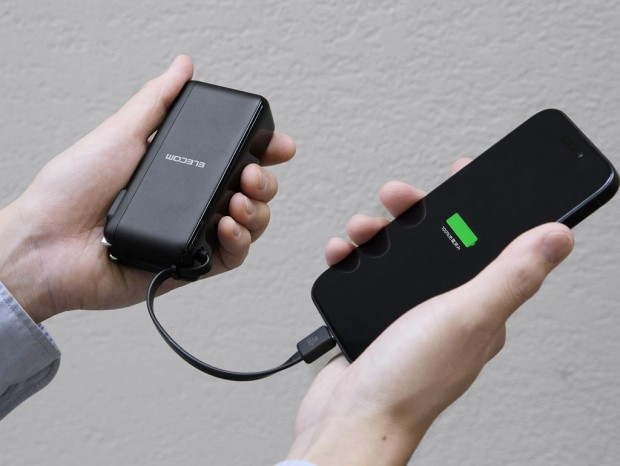 エレコム、AC充電器とType-Cケーブルが一体化したモバイルバッテリ「DE-AC15-10000」シリーズ