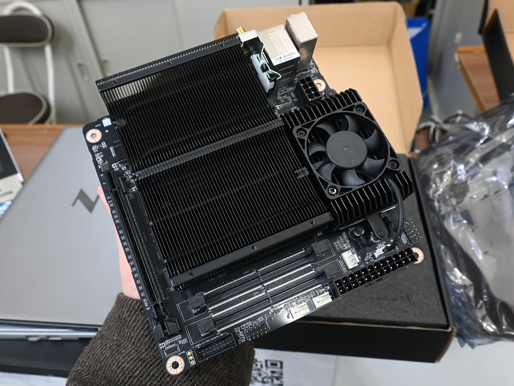 コントームページ アキバ取材班) Ryzen 9 7945HX3Dオンボードの「BD790i X3D」など