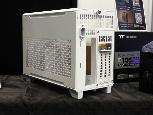 Thermaltake「TR100」