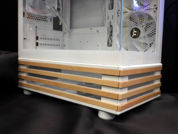 Thermaltake「View 170 WS ARGB」