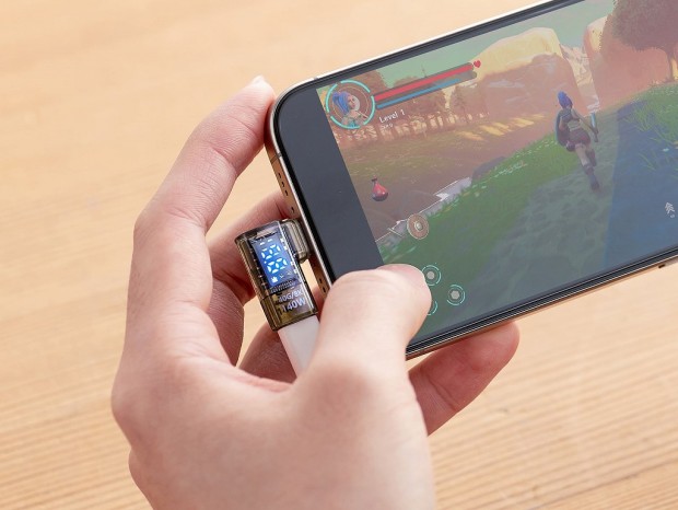 サンワダイレクト、リアルタイムの電力が分かる簡易チェッカー付きType-C変換アダプタ発売