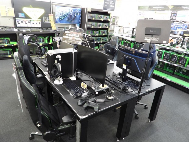 DEPOツクモ札幌大谷地店の店内