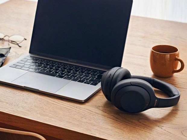 今日のお買い得) 強力ノイキャン＆30時間再生のソニーヘッドホン「WH