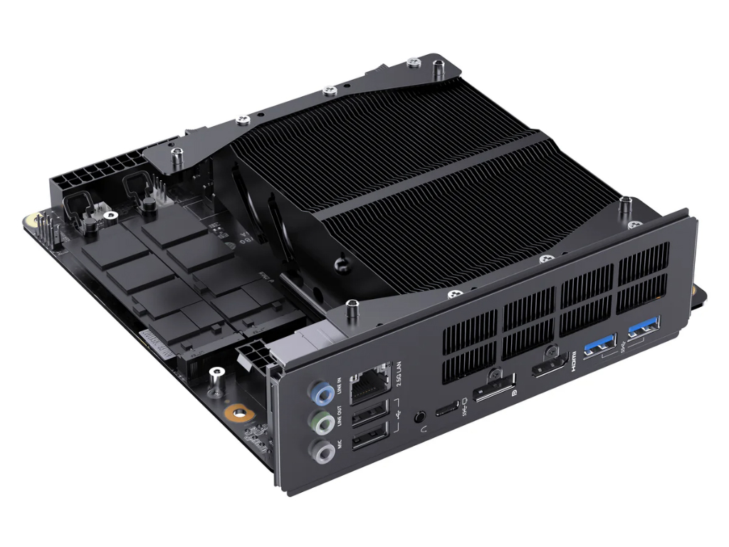 16コア/32スレッドのRyzen 9 8945HX搭載Mini-ITXマザーボード 16コア/32スレッドのRyzen 9 8945HX搭載Mini-ITXマザーボード