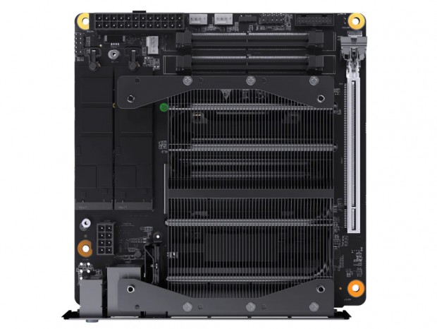 16コア/32スレッドのRyzen 9 8945HX搭載Mini-ITXマザーボード 16コア/32スレッドのRyzen 9 8945HX搭載Mini-ITXマザーボード